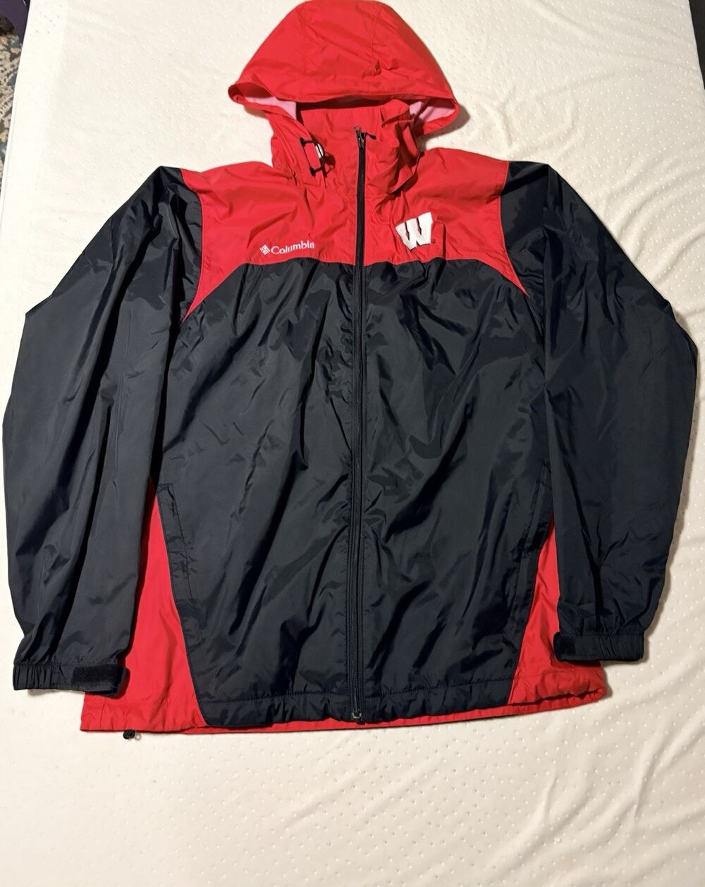 Wisconsin Badgers Jacket Columbia Men's Medium Windbreaker Hooded Packable